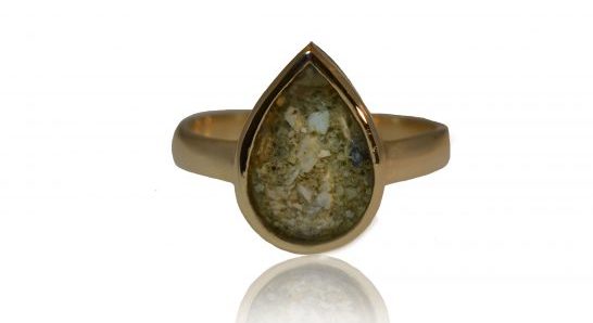 Teardrop ashes ring in gold